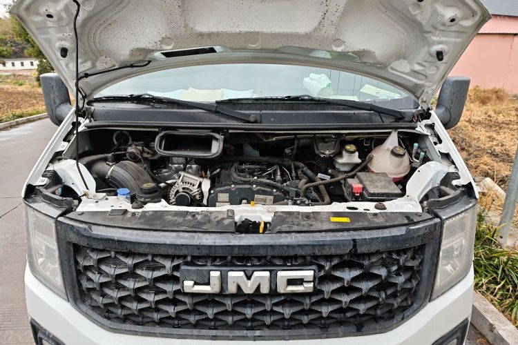 江铃福顺 2023款 2.0T 手动短轴中顶商运型多功能乘用车5座局部细节24