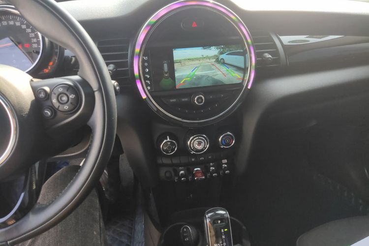 MINI 2018款 1.5T COOPER 经典派 五门版中控内饰16