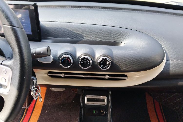 五菱汽车 五菱缤果 2023款 203km 轻享款中控内饰16