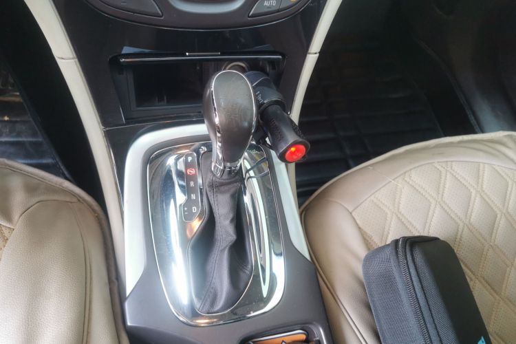 别克 君威 2015款 2.0L 领先时尚型局部细节18