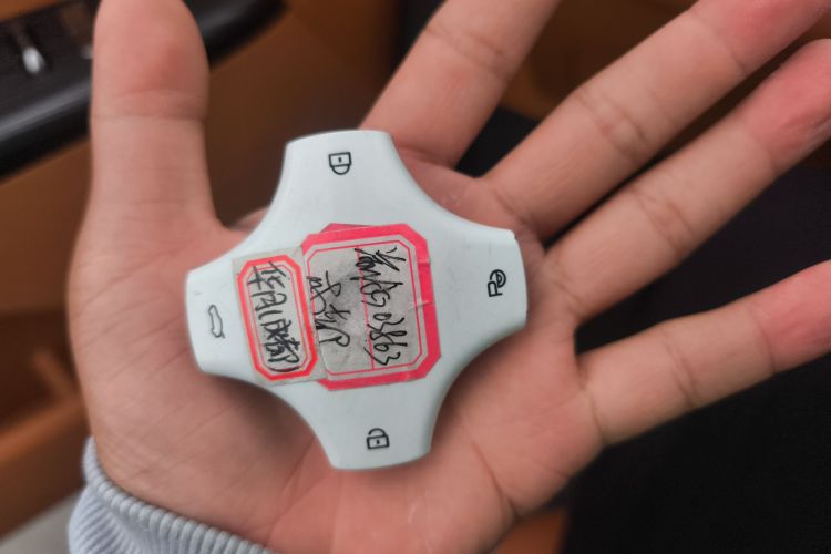 东风奕派 eπ008 2025款 210Ultra增程版 5座中控内饰11