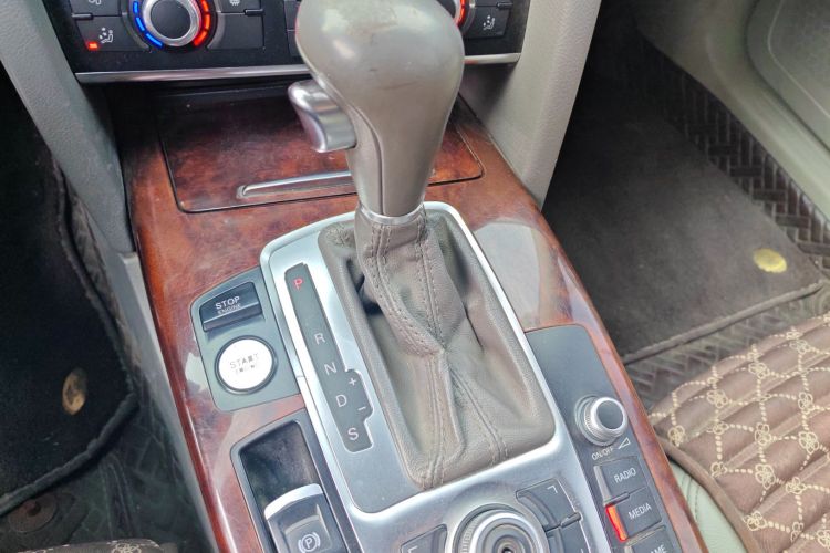 奥迪A6L 2011款 2.8 FSI 舒适型中控内饰18