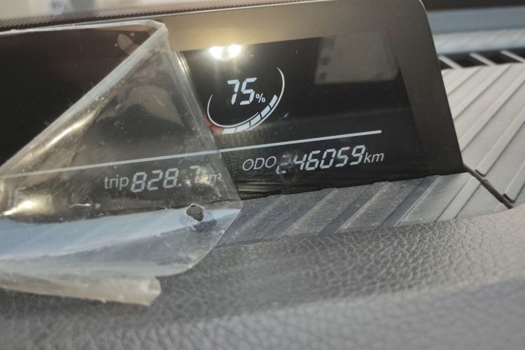 哪吒汽车 哪吒V 2021款 长续航娱乐版升级型中控内饰15