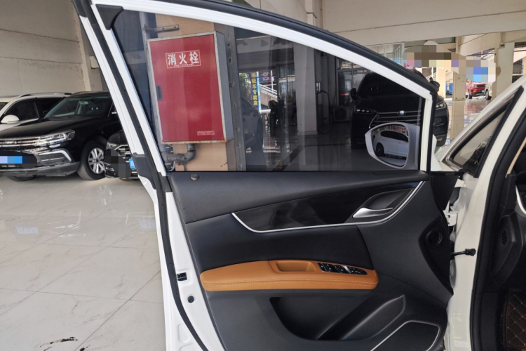 比亚迪 宋MAX 2018款 1.5T 自动智联豪华型 6座中控内饰47