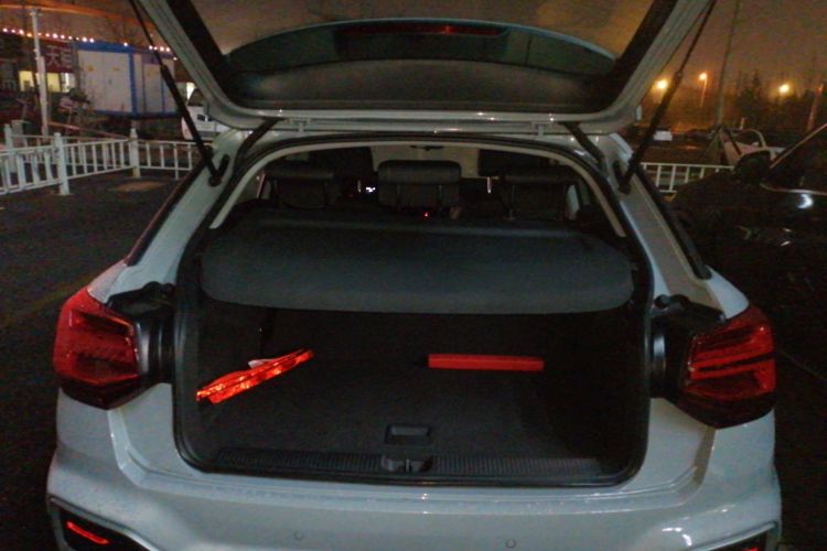 奥迪Q2L 2022款 35 TFSI 进取致雅型机舱底盘23