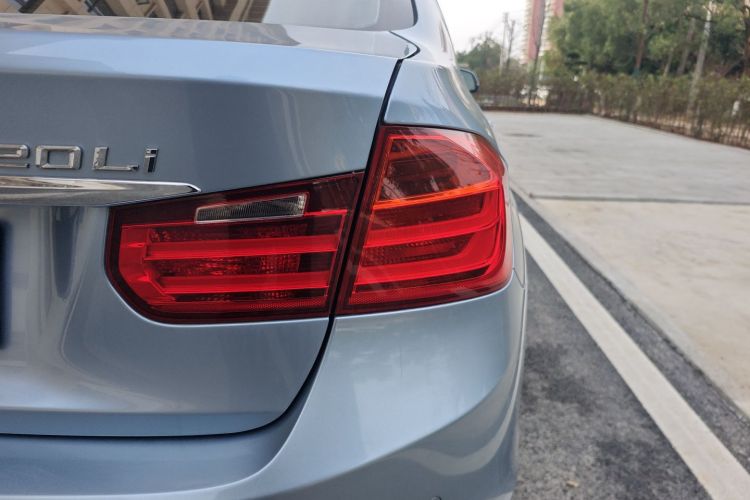 宝马3系 2015款 320Li 超悦版时尚型车身外观9