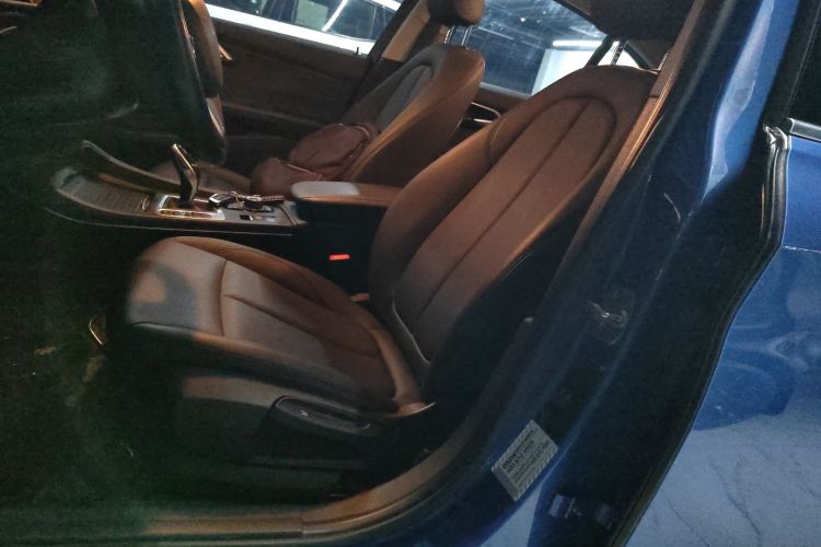 宝马1系 2020款 120i 时尚型中控内饰19