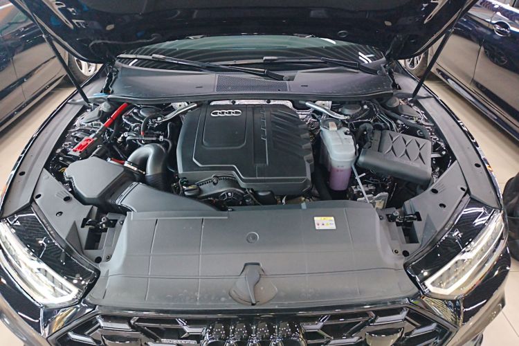 奥迪A7L 2024款 45 TFSI quattro 黑武士版机舱底盘24