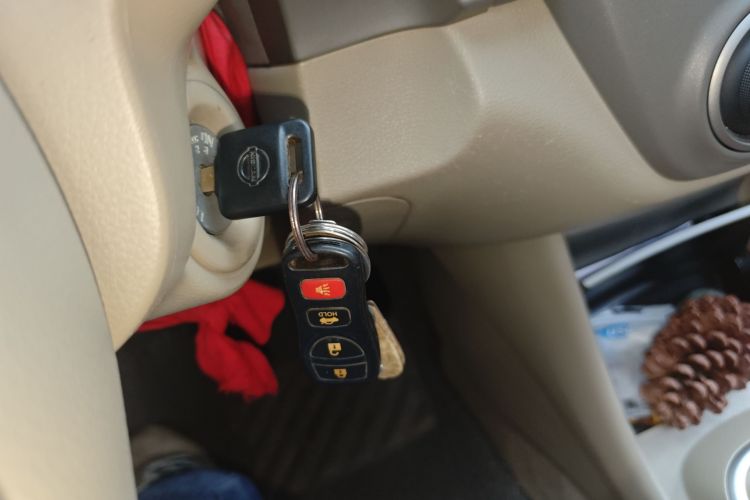 日产 轩逸 2012款 经典 1.6XL 手动豪华版中控内饰11