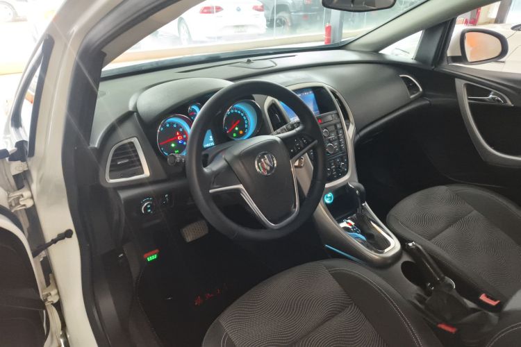 别克 英朗 2014款 XT 1.6L 自动时尚版中控内饰12