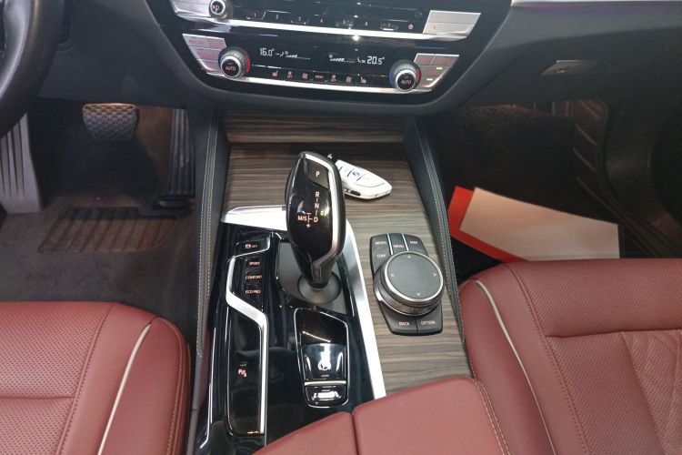 宝马5系 2023款 530Li 领先型 豪华套装中控内饰18