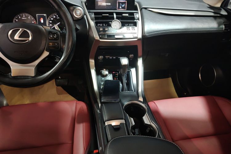 雷克萨斯NX 2018款 300 前驱 锋行版中控内饰16