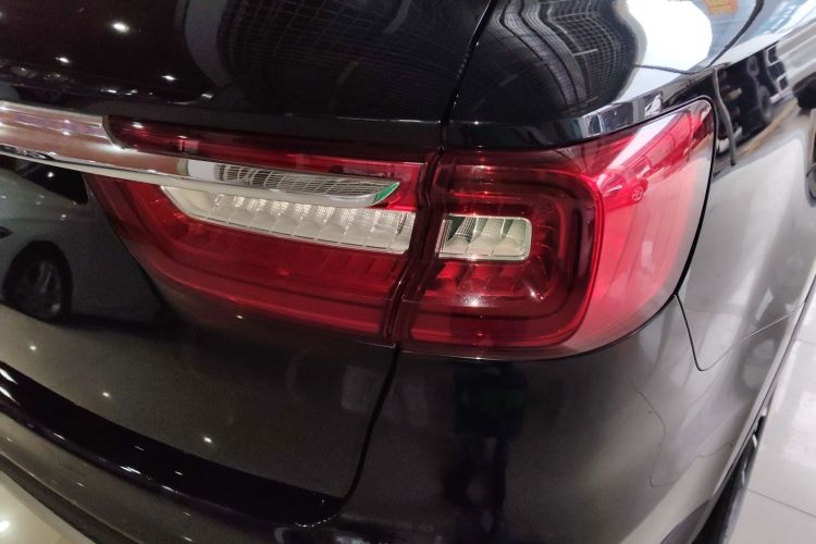 红旗HS7 2021款 2.0T DCT两驱智联旗享版车身外观9