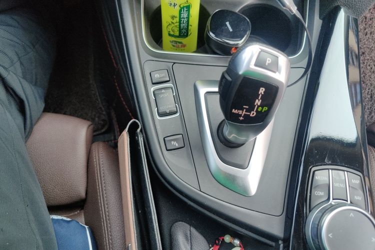 宝马3系 2019款 320Li 时尚型局部细节18