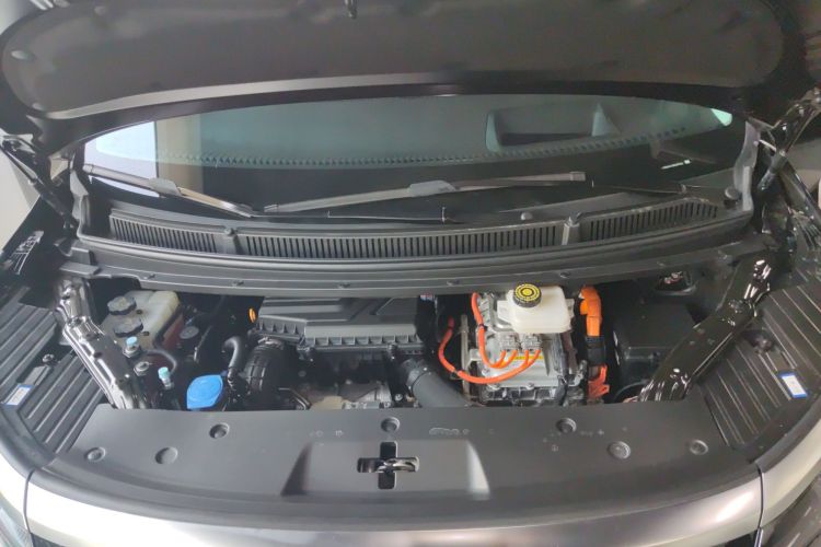 腾势D9 2024款 DM-i 980 四驱尊荣型机舱底盘24