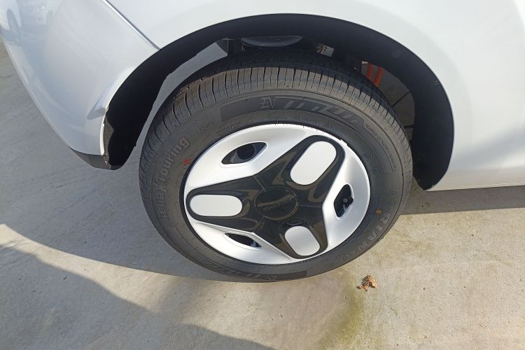 吉利银河 熊猫 2025款 210km 元气熊车身外观6008