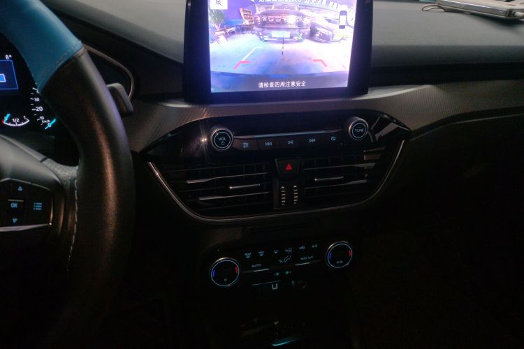 福特 福克斯 2020款 三厢 EcoBoost 180 自动锋潮型中控内饰16