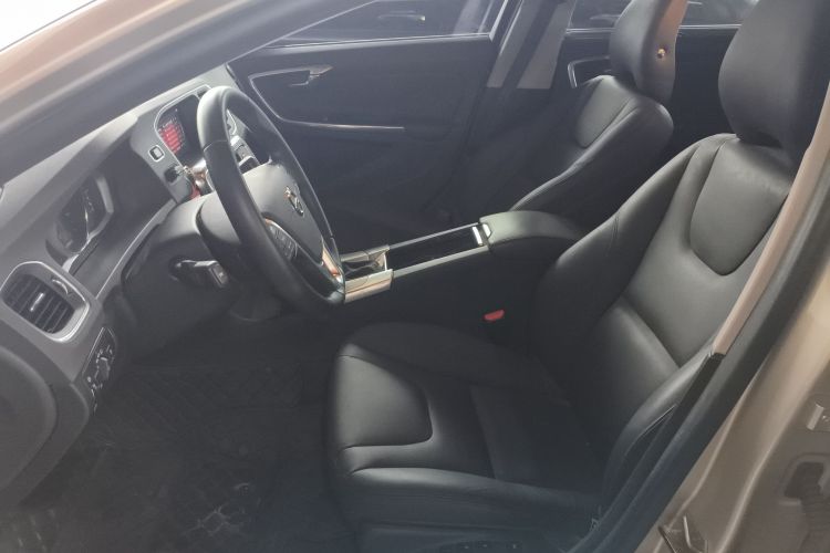 沃尔沃S60 2019款 S60L 改款 T5 智驭菁英版中控内饰19