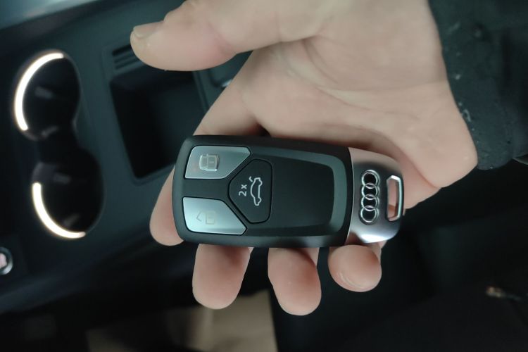 奥迪A4L 2023款 40 TFSI 时尚动感型中控内饰7001