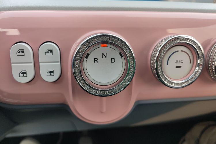 奔腾小马 2025款 222km 灵动马中控内饰18