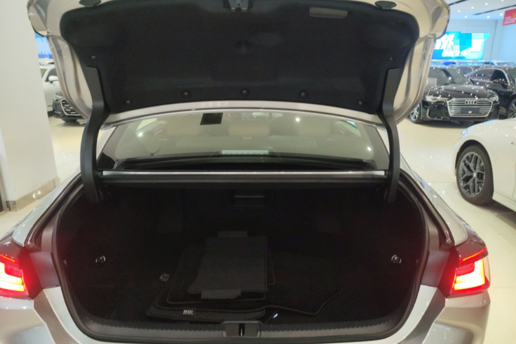 雷克萨斯ES 2025款 200 臻享版机舱底盘23