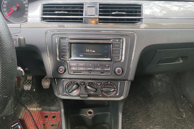 大众 桑塔纳 2016款 1.6L 手动舒适版中控内饰16