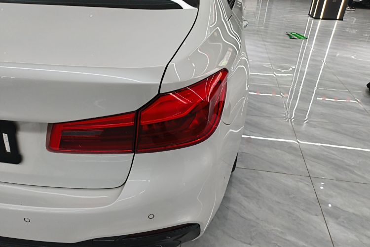 宝马5系 2018款 改款 530Li xDrive M运动套装车身外观9