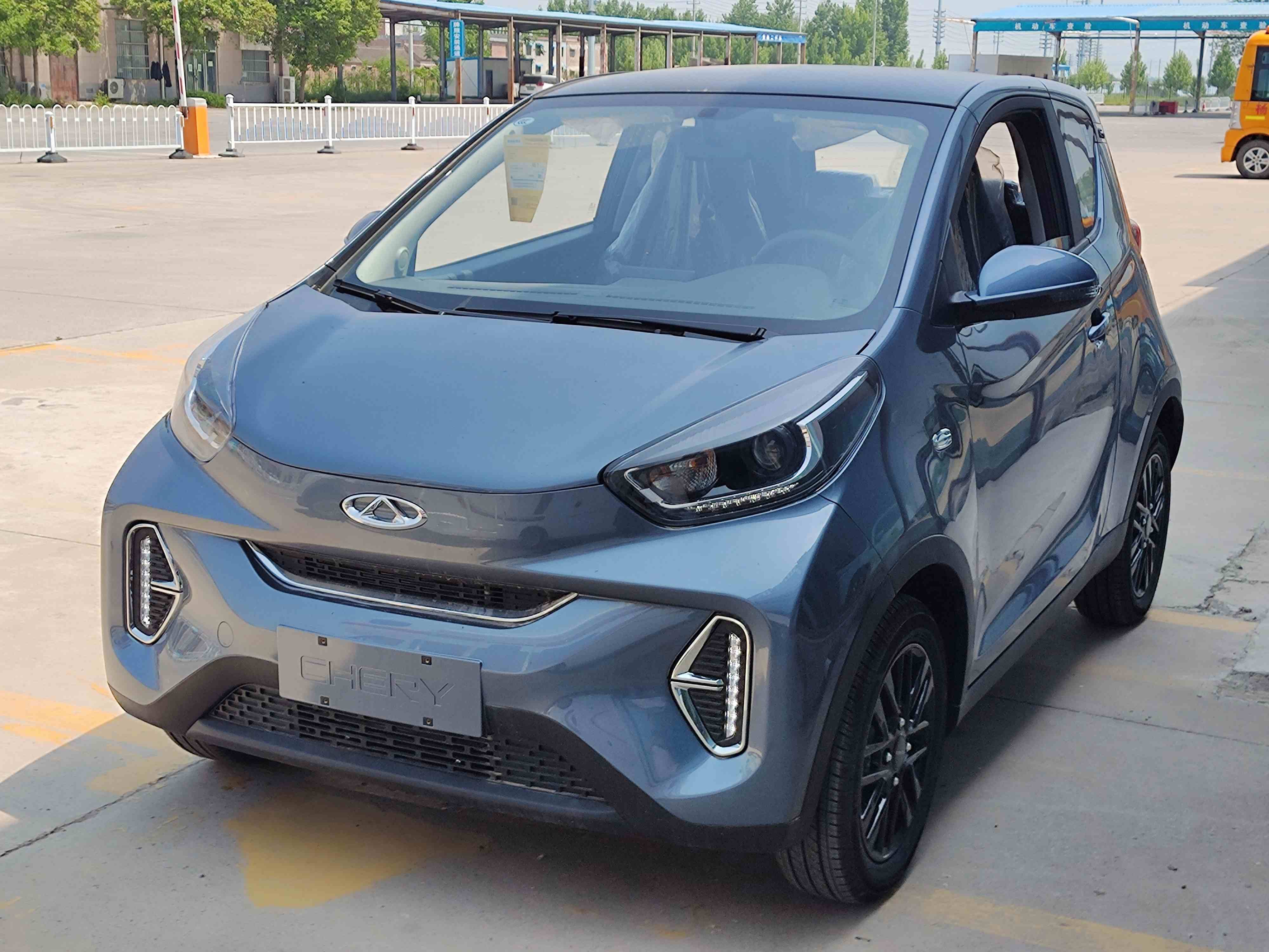 奇瑞QQ 小蚂蚁 2024款 改款 青春版 251km 真爱版 25.05kWh(2)