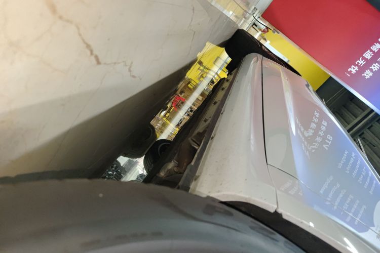 鸿蒙智行 问界M5 2022款 增程四驱性能版机舱底盘29