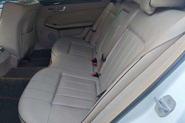 奔驰E级 2015款 E 260 L中控内饰21