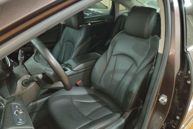 别克 君越 2018款 20T 精英型局部细节19