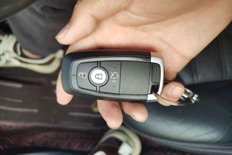 福特 蒙迪欧 2017款 EcoBoost 200 时尚型中控内饰11