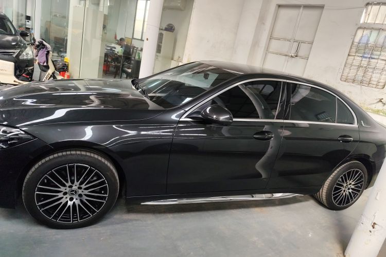 奔驰C级 2025款 改款 C 260 L 运动版车身外观4