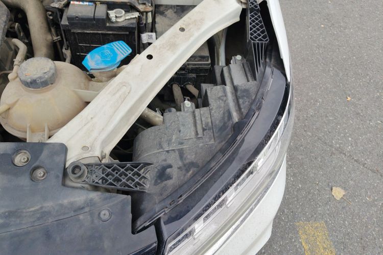 荣威RX5 2020款 20T 自动4G互联超越旗舰版机舱底盘26