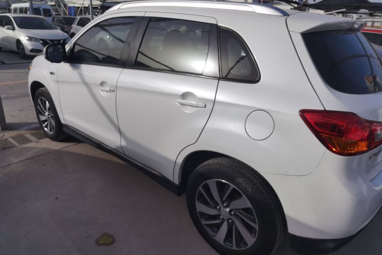 三菱 劲炫ASX 2018款 2.0L CVT两驱尊享版车身外观4