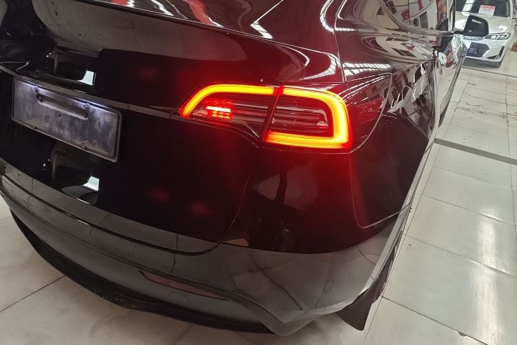 特斯拉 Model Y 2022款 改款 后轮驱动版车身外观9