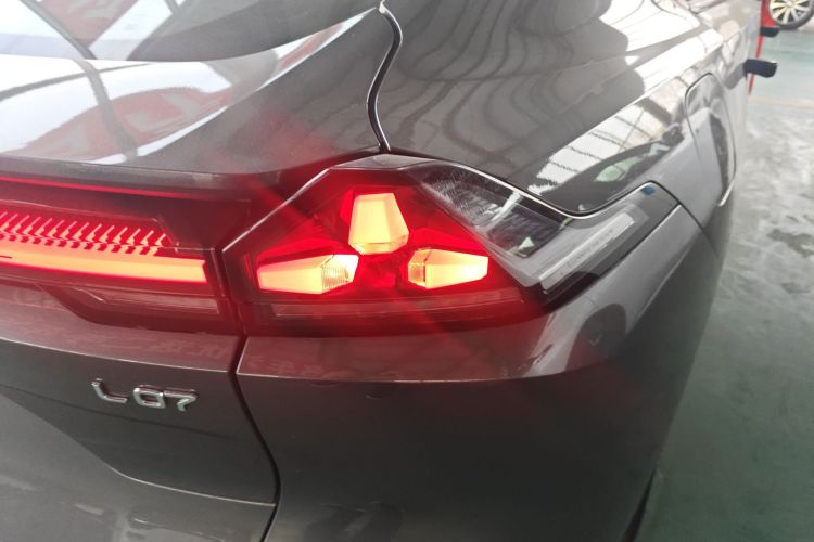 深蓝汽车 深蓝L07 2024款 230Max乾崑智驾ADS SE增程版车身外观9