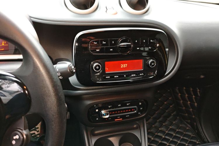 smart forfour 2016款 1.0L 52千瓦灵动版局部细节16