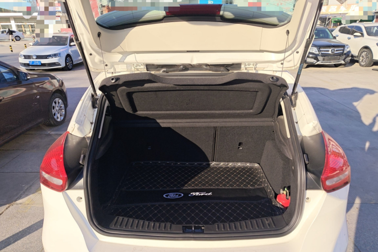 福特 福克斯 2018款 两厢经典 1.6L 自动风尚型智行版局部细节23