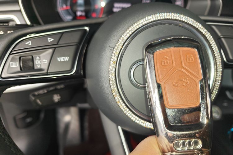 奥迪A4L 2023款 40 TFSI 时尚动感型中控内饰7001