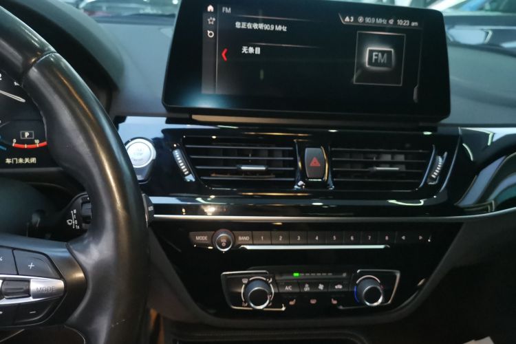 宝马1系 2021款 改款 125i M运动曜夜版中控内饰16