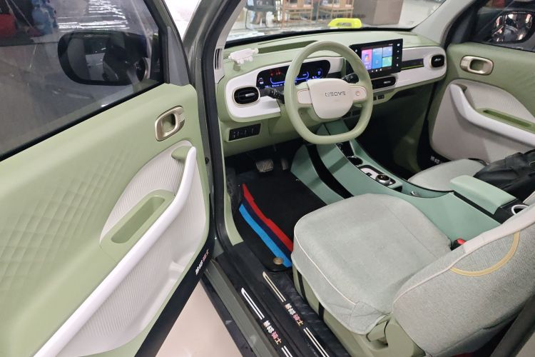 吉利银河 2025款 210km 熊猫骑士中控内饰20