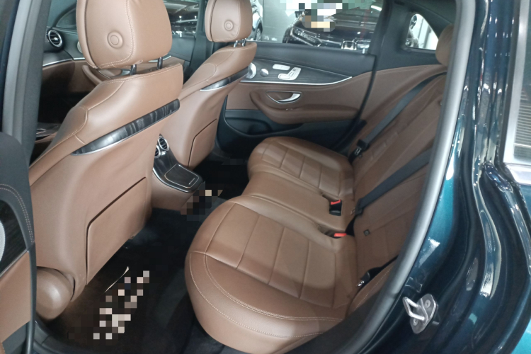 奔驰E级 2021款 改款 E 300 L 运动豪华型中控内饰7004