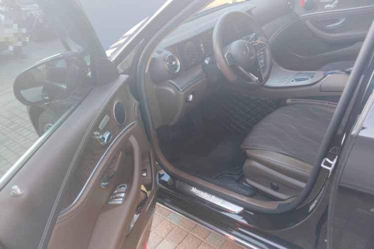 奔驰E级 2021款 E 260 L 4MATIC中控内饰7003