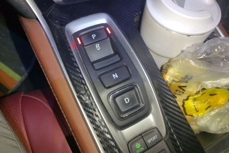 本田 英仕派 2019款 锐·混动 2.0L 净雅版 国VI中控内饰18