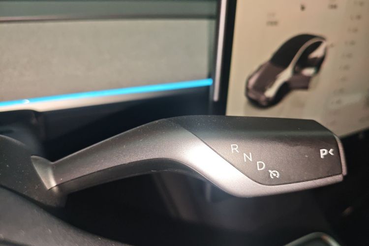 特斯拉 Model Y 2023款 长续航全轮驱动版中控内饰18