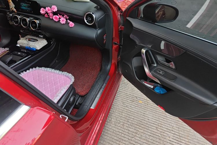 奔驰A级 2019款 改款 A 180 L 运动轿车局部细节9005