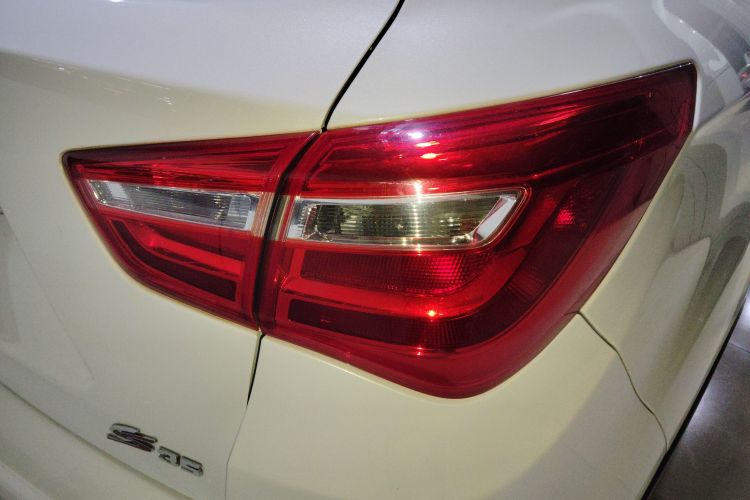 长安CS35 2017款 1.6L 手动豪华型车身外观6006