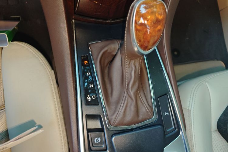 凯迪拉克SRX 2014款 3.0L 精英型中控内饰18