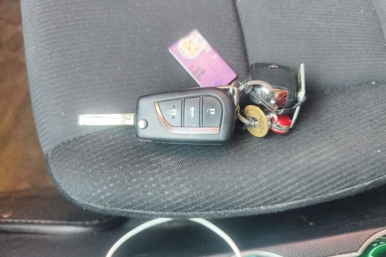 丰田 雷凌 2017款 1.2T G CVT精英版中控内饰7001